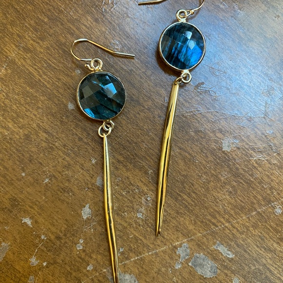 Jewelry - Labradorite goldtone earrings